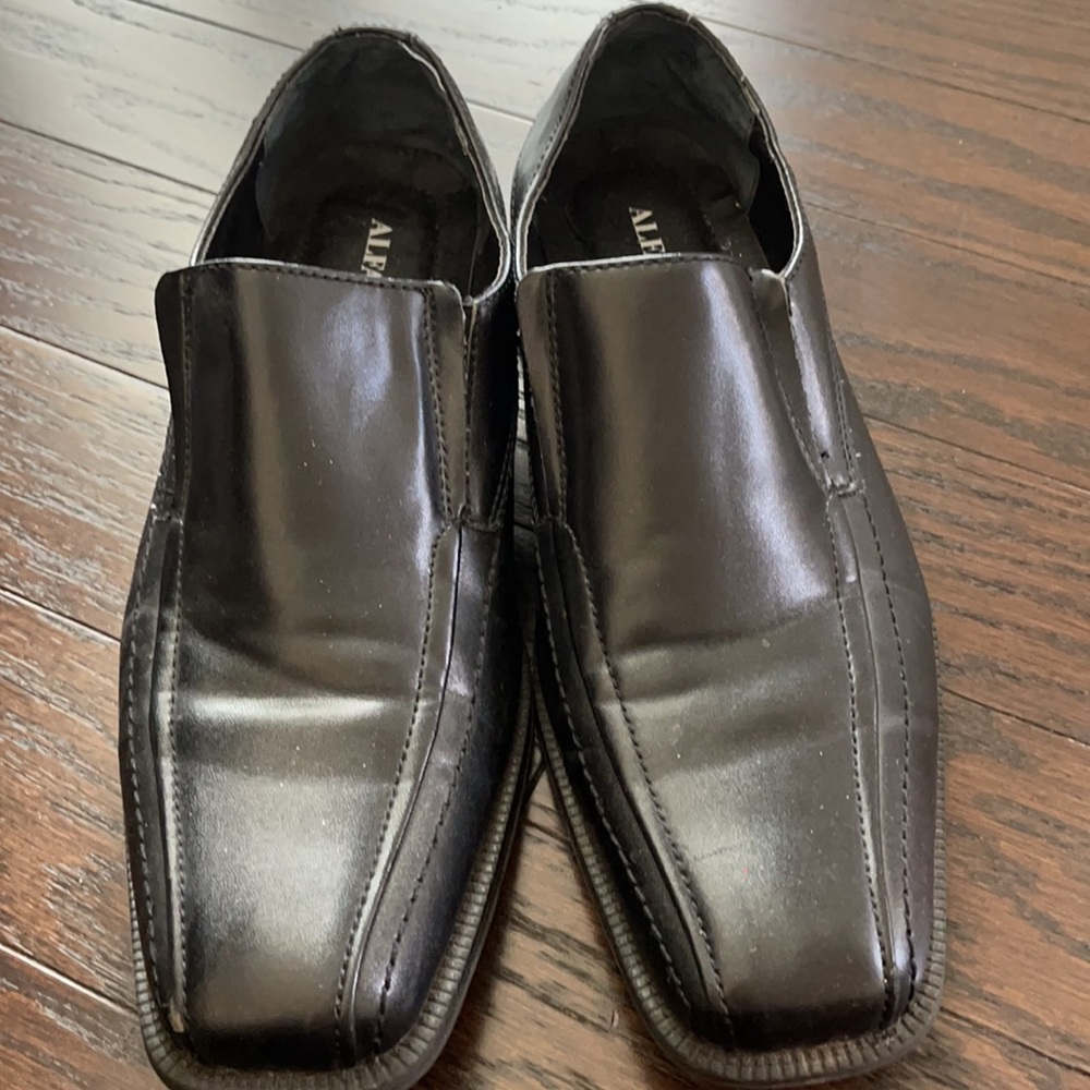 Men’s Dress Shoes - Picture 2 of 5